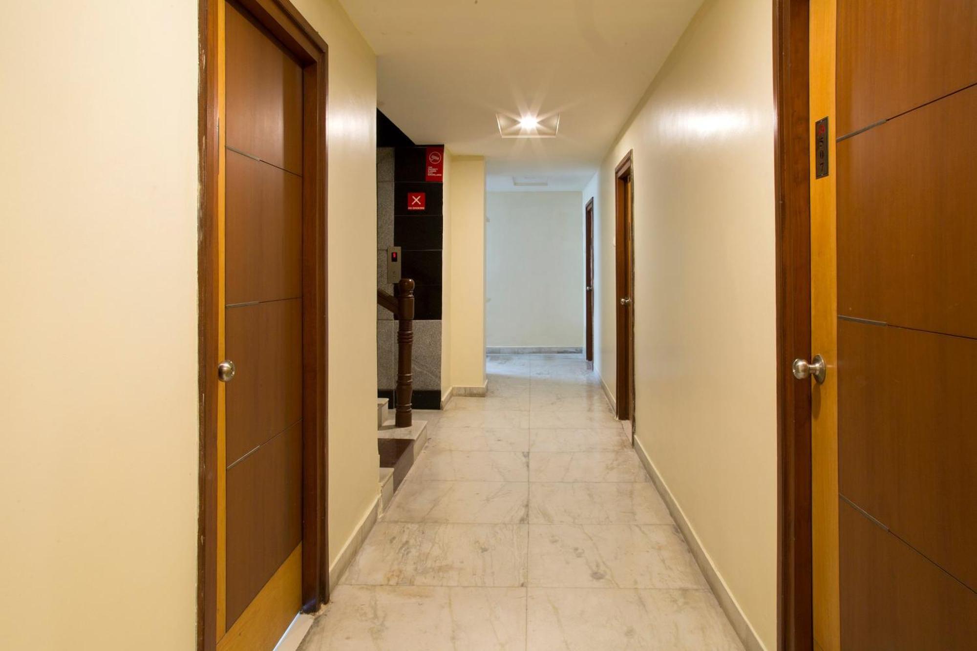Отель Collection O Poojith Residency Тирупати Экстерьер фото